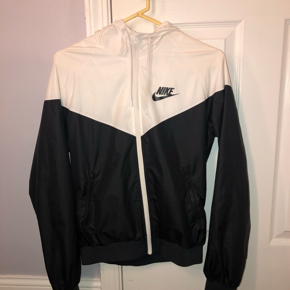 Women’s Nike windbreaker